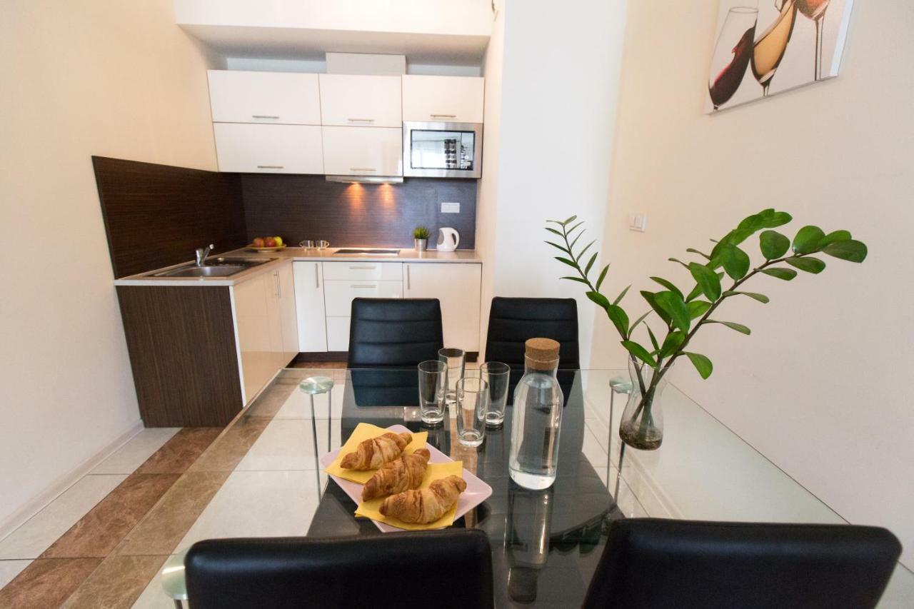 Pcd Aparthotel Ochota Varşova Dış mekan fotoğraf